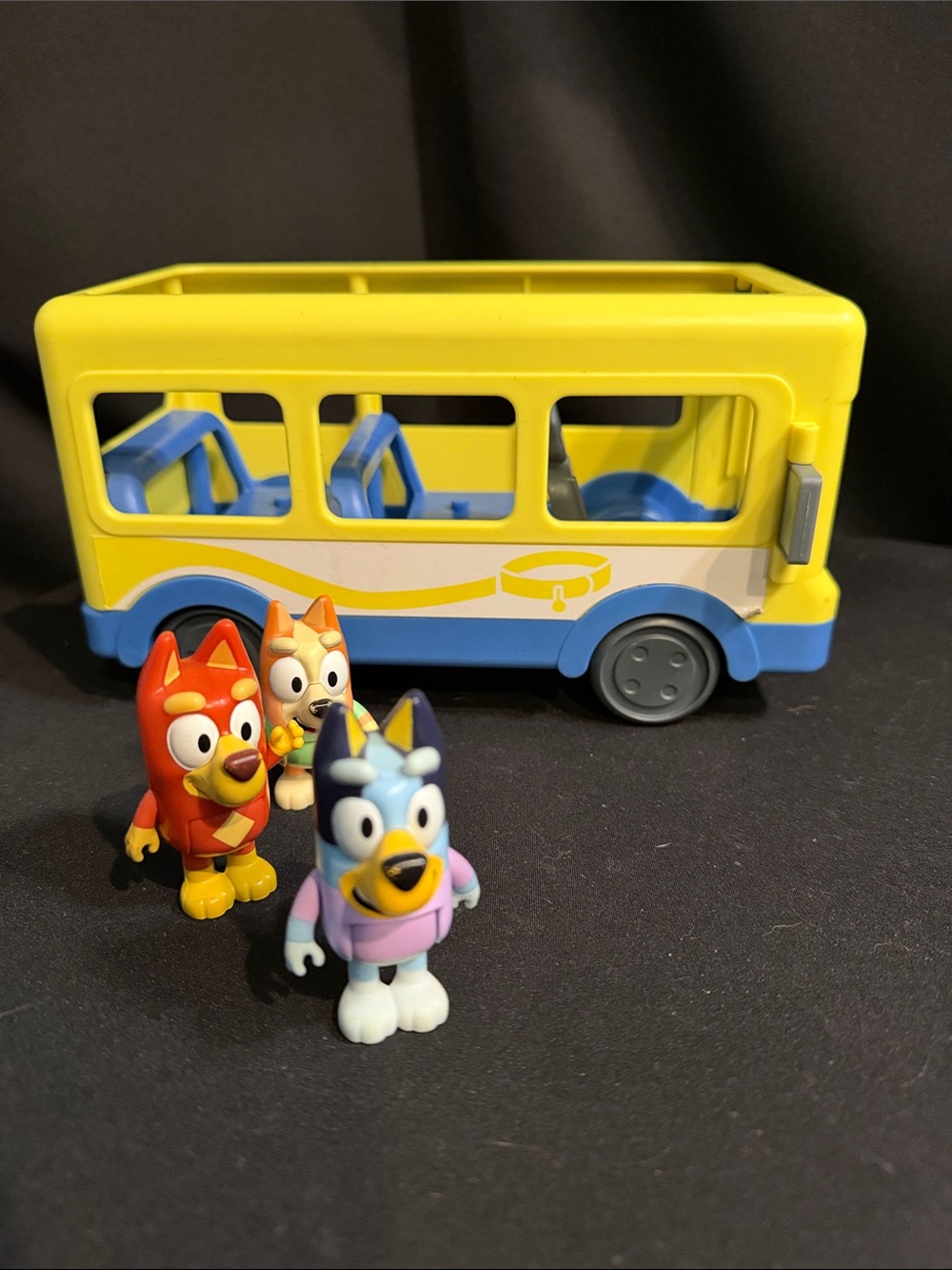 Bluey Garbage Truck & Bus~6 Figures - Picture 5 of 9